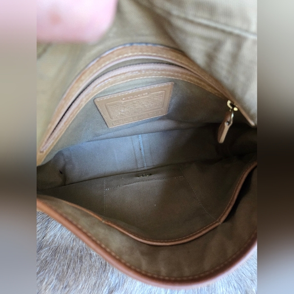 Vintage Coach 9718 Shoulder Crescent Flap Bag With Vintage Gold Hardware - Picture 15 of 16